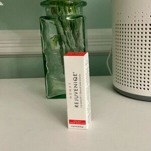 MONAT REJUVENIQE® Lip Gloss Oil First Date
